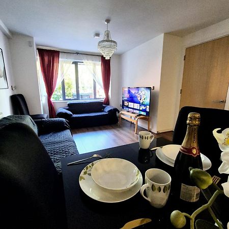 Explore London: 2 Bedroom House In Wood Green Екстериор снимка