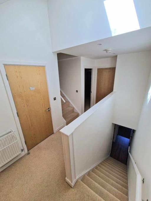 Explore London: 2 Bedroom House In Wood Green Екстериор снимка