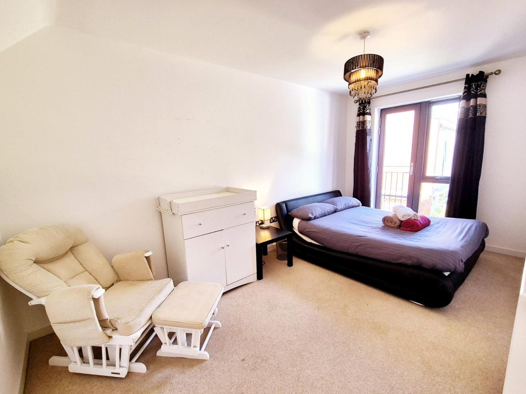Explore London: 2 Bedroom House In Wood Green Екстериор снимка