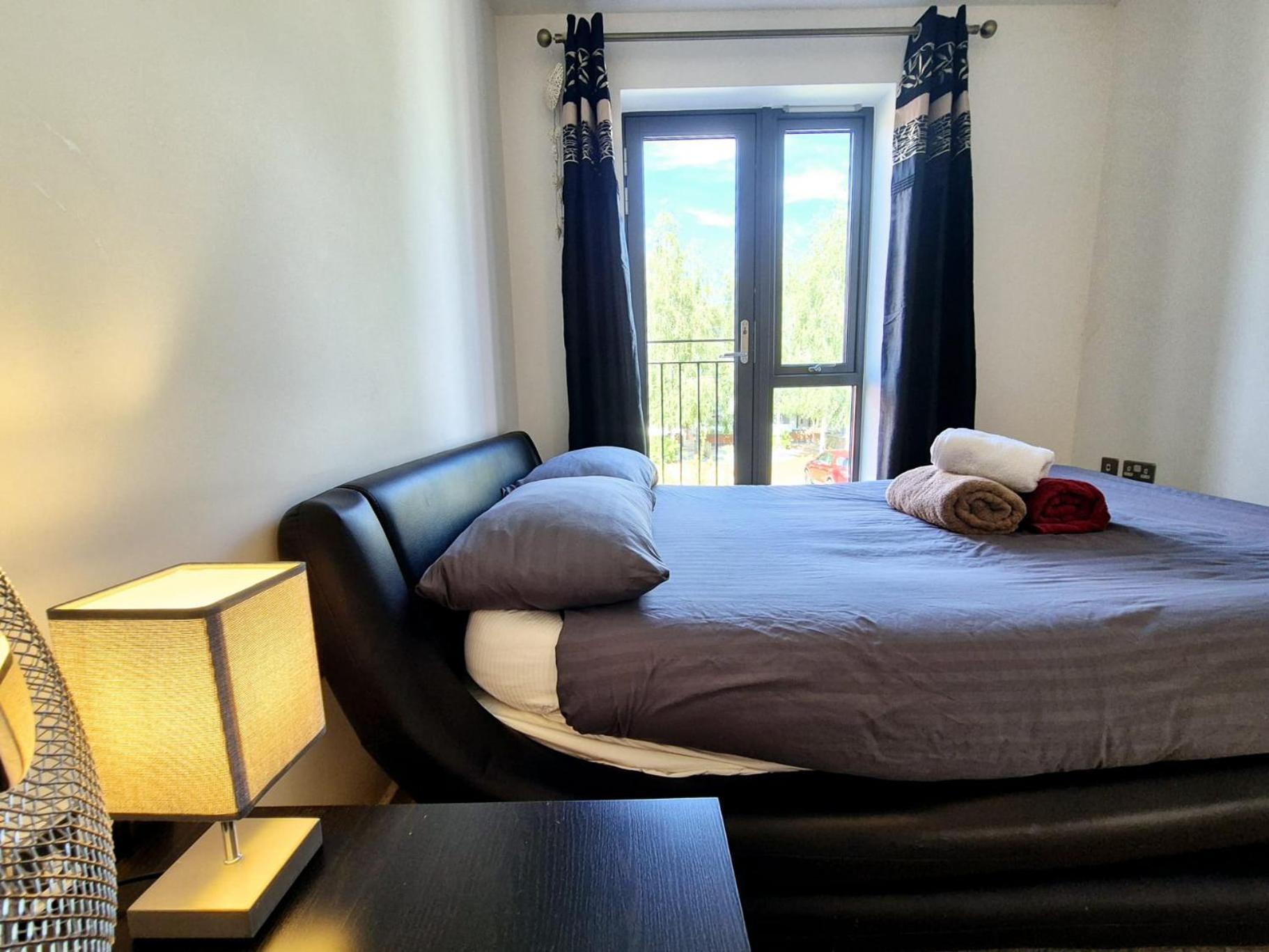 Explore London: 2 Bedroom House In Wood Green Екстериор снимка