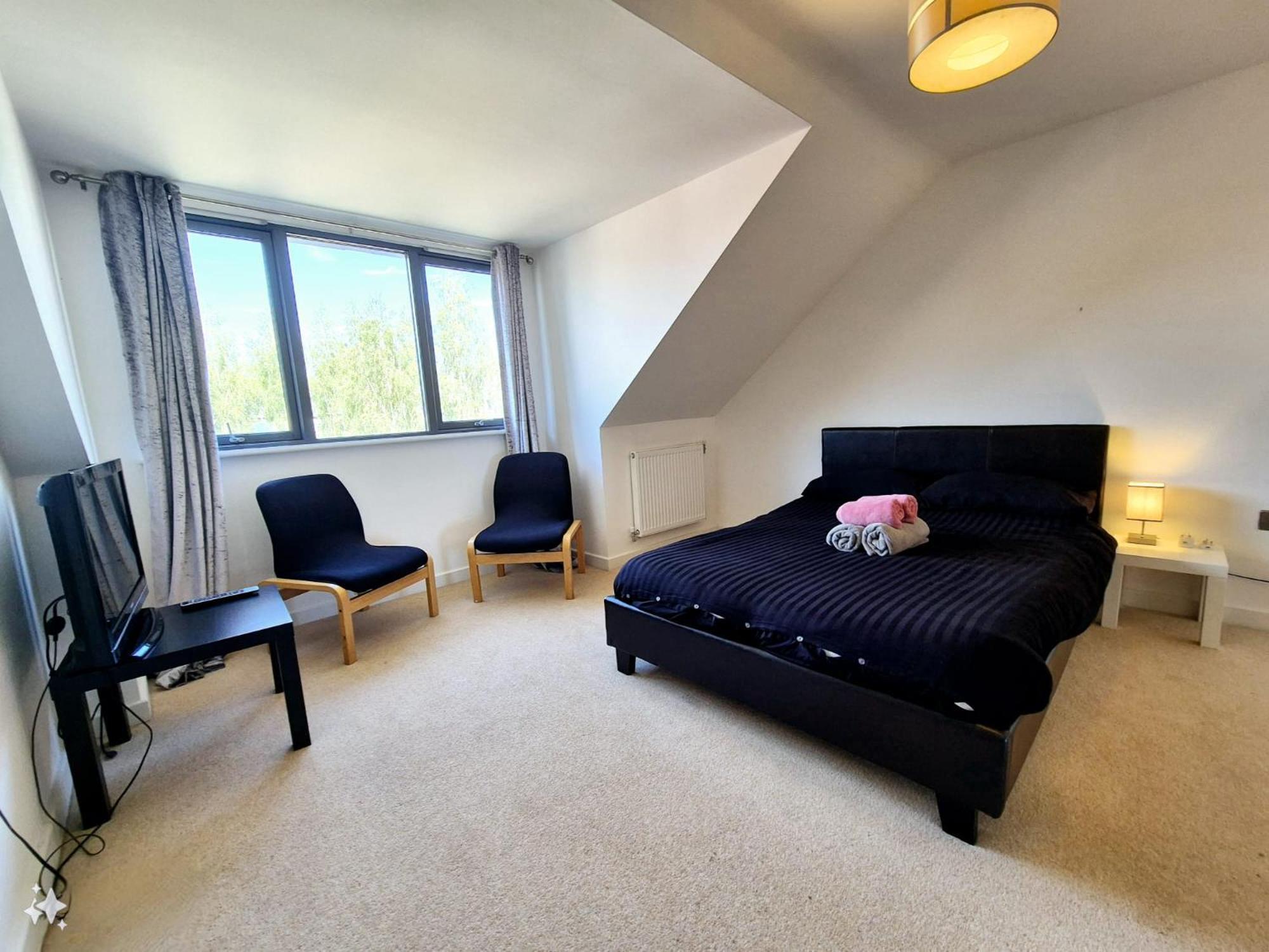 Explore London: 2 Bedroom House In Wood Green Екстериор снимка